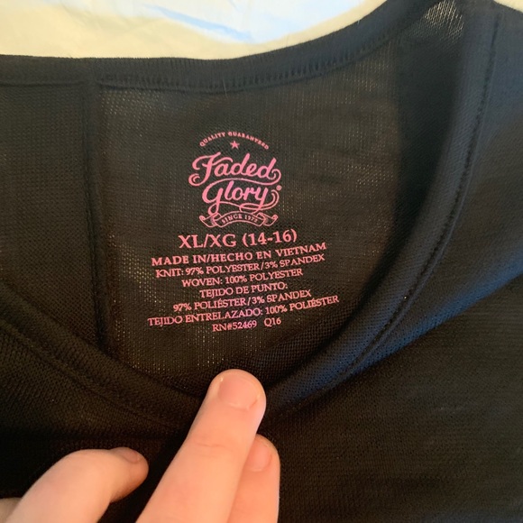 Black long sleeve shirt with bottom pop - Picture 2 of 4